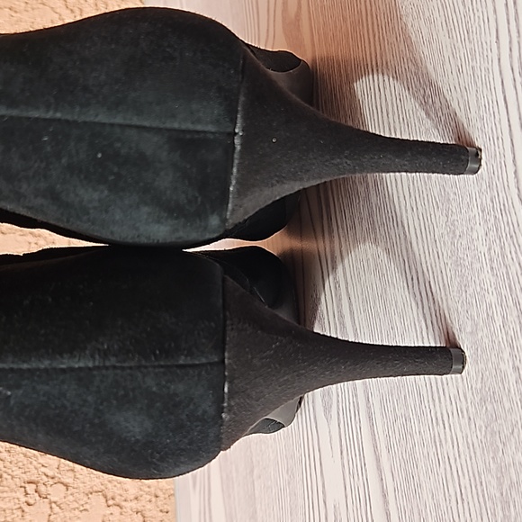 Nine West black suede pointed ankle booties size: 12 - Picture 9 of 17